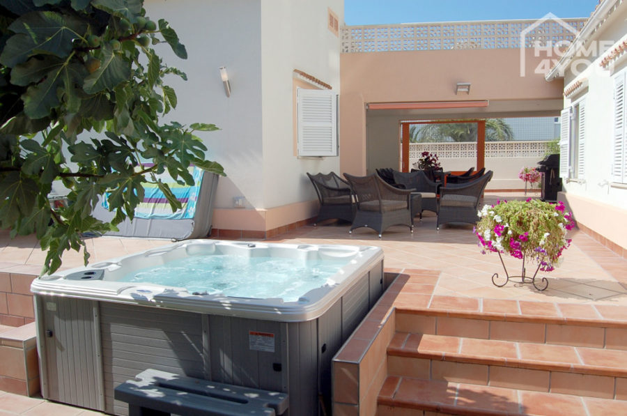 Top Beach-Villa von Can Pastilla, 250qm, 5 SZ, 4 Bäder, Klimaanlage, Zentralheizung, Garage, Jacuzzi, 07610 Can Pastilla (Spanien), Villa