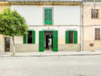 Idyllisches mallorquines Stadthaus mit Ausbaureserve, 240 qm, 3 SZ, 1Bad, Garage, Brunnen, Innenhof - Hausansicht