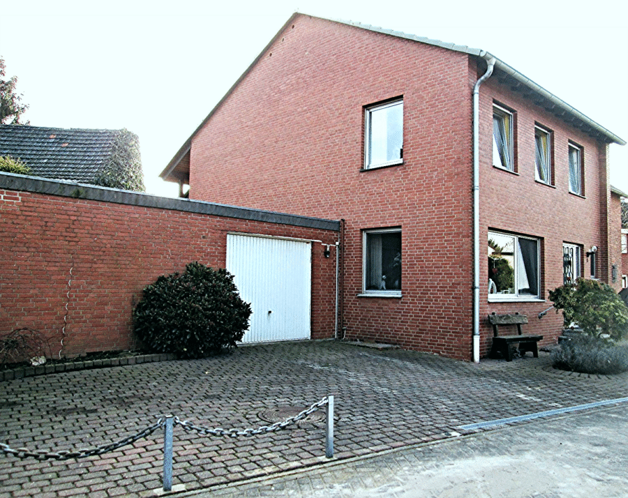 RESERVIERT Für Ihre Familie in ruhiger Lage der Sonne entgegen, 41812 Erkelenz, Doppelhaushälfte