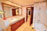 Exklusive Luxus Frontline Villa in Son Veri Nou, 850 qm, 5 SZ mit Bädern, Pool, Terrassen, Meerblick - Badezimmer 1
