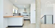 Neubau-Reihenvillen in Cala Estancia,Wohnen direkt am Meer. 140qm, 3SZ, 3 Bäder, Dachterrasse, Pool - Küche