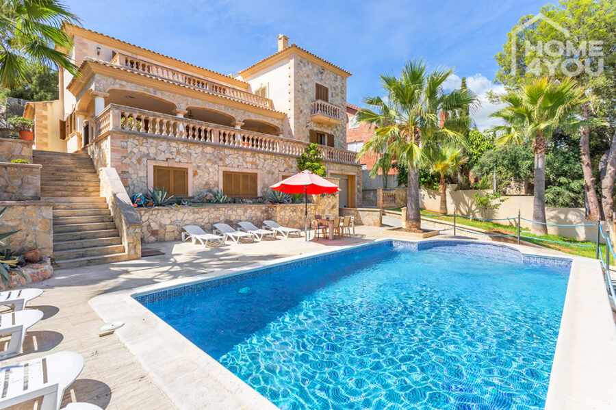 Sonnenverwöhnte Natursteinvilla zentral in Bonanova, Pool, Dachterrasse, 2 Küchen, 8SZ, 8 Bäder, 07015 Palma (Spanien), Villa