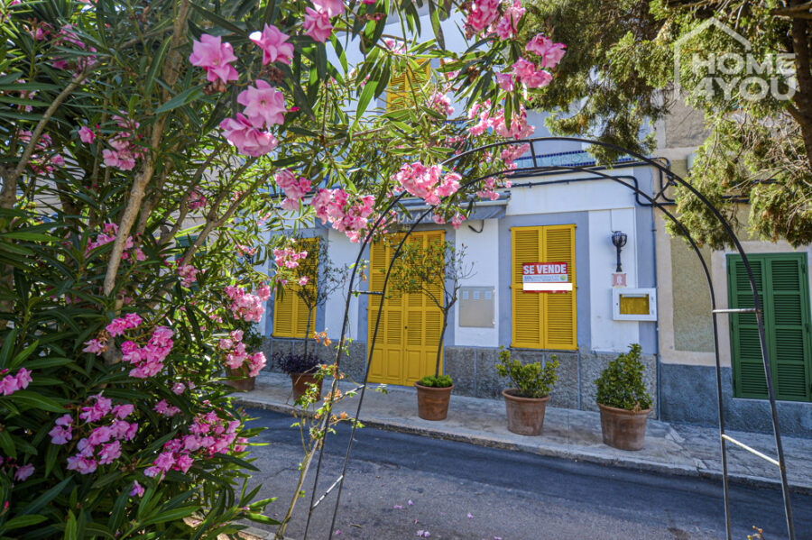 „3 auf einen Streich.“ Stadthaus, Restaurant & Gästehaus, 320 qm, Dachterrasse, Innenhof in Toplage., 07200 Felanitx (Spanien), Stadthaus
