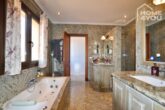 Luxus-Finca in Top-Lage, 260 qm, 3 SZ, Infinity-Pool, 33.000 qm Grund, Caports unweit Traumstrand. - Badezimmer 2