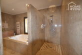 Luxus-Finca in Top-Lage, 260 qm, 3 SZ, Infinity-Pool, 33.000 qm Grund, Caports unweit Traumstrand. - Badezimmer 1