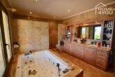 Luxus-Finca in Top-Lage, 260 qm, 3 SZ, Infinity-Pool, 33.000 qm Grund, Caports unweit Traumstrand. - Badezimmer