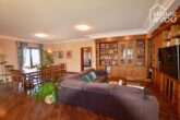 Luxus-Finca in Top-Lage, 260 qm, 3 SZ, Infinity-Pool, 33.000 qm Grund, Caports unweit Traumstrand. - Wohnzimmer