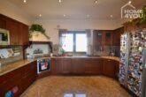 Luxus-Finca in Top-Lage, 260 qm, 3 SZ, Infinity-Pool, 33.000 qm Grund, Caports unweit Traumstrand. - Küche