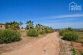 Luxus-Finca in Top-Lage, 260 qm, 3 SZ, Infinity-Pool, 33.000 qm Grund, Caports unweit Traumstrand. - Einfahrt
