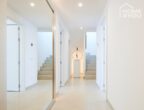 Neubau-Reihenvillen in Cala Estancia,Wohnen direkt am Meer. 140qm, 3SZ, 3 Bäder, Dachterrasse, Pool - Flur