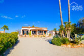 Preissensation: Hochwertige Luxusfinca, Vermietlizenz, 250 qm, 3 SZ, 2 Bad, Pool, Garage, Strandnähe - Einfahrt