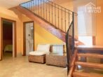 Leben und Arbeiten in perfekter Harmonie: hochwertiges Chalet, 300 qm, 3 SZ , Pool und Vermietlizenz - Treppenhaus