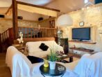 Leben und Arbeiten in perfekter Harmonie: hochwertiges Chalet, 300 qm, 3 SZ , Pool und Vermietlizenz - Wohnzimmer