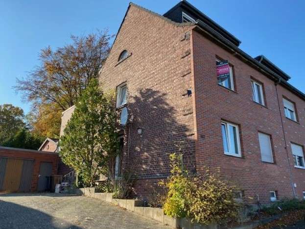 RESERVIERT!!! HAUS MIT VIEL POTENZIAL für neuen Eigentümer, 41849 Wassenberg, Doppelhaushälfte