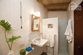 Alte Schreinerei, top saniert, 380 qm, viele liebevolle Details, 3-6 SZ, 3 Bäder, Brunnen, Innenhof - Badezimmer
